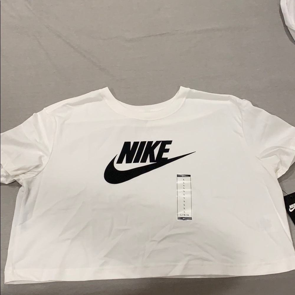 Nike tshirt crop